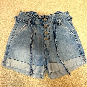 Hollister Ultra High Rise Mom Short 3”